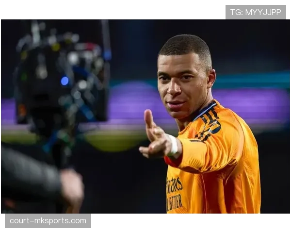 姆巴佩凌晨四点还在练射门，而我连闹钟都叫不醒