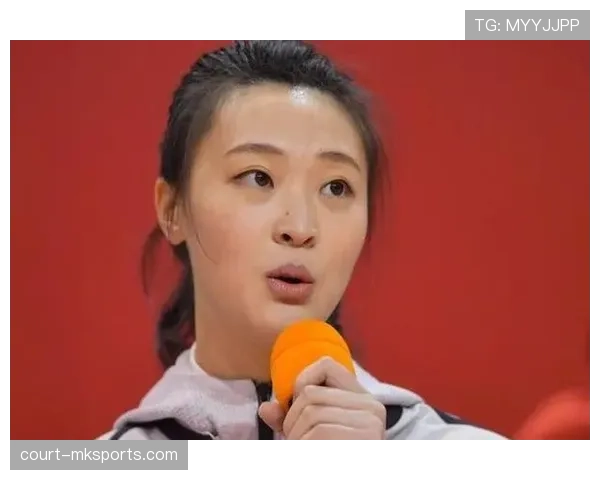 惠若琪脱下战袍变贵妇的那几张我看了三遍，瞬间怀疑自己的工资是不是假币